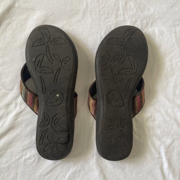 B.O.C. Womens Multicolor Fabric & Synthetic Flip Flops With Embossed Floral Foot - Picture 4 of 5